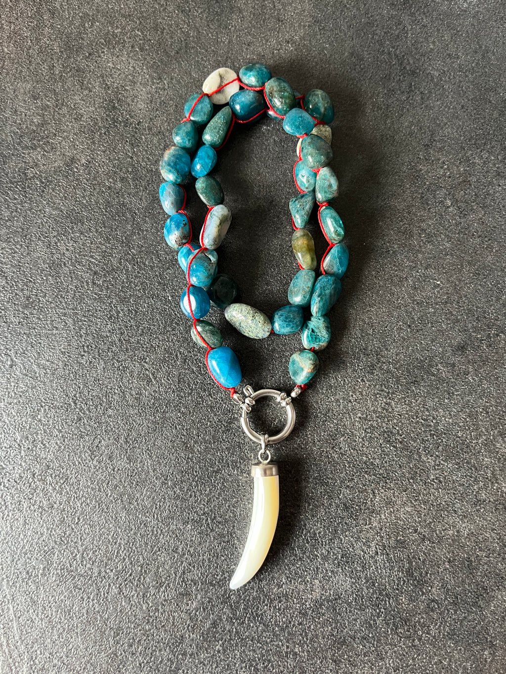 Choker colmillo